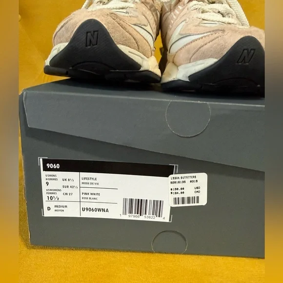 New Balance Women's 9060 W10.5 - Picture 2 of 8